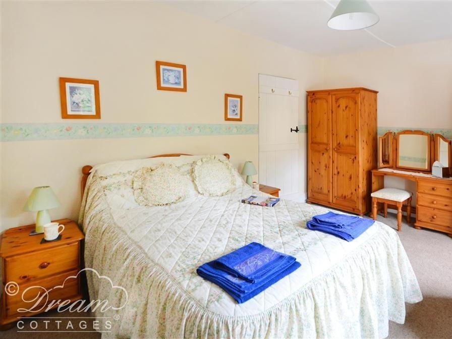 Brickyard Cottage Moreton  外观 照片